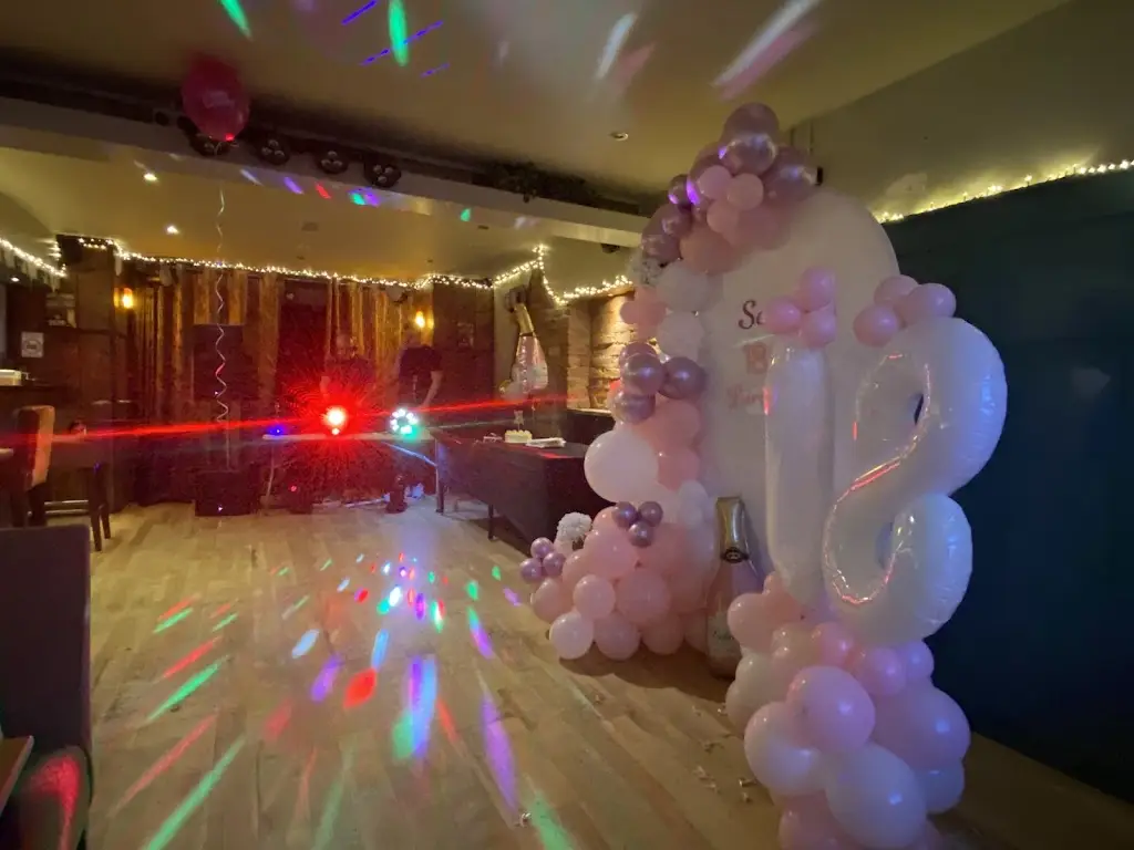 Elaine Fyffe_Bogan's Bar_Omagh_review