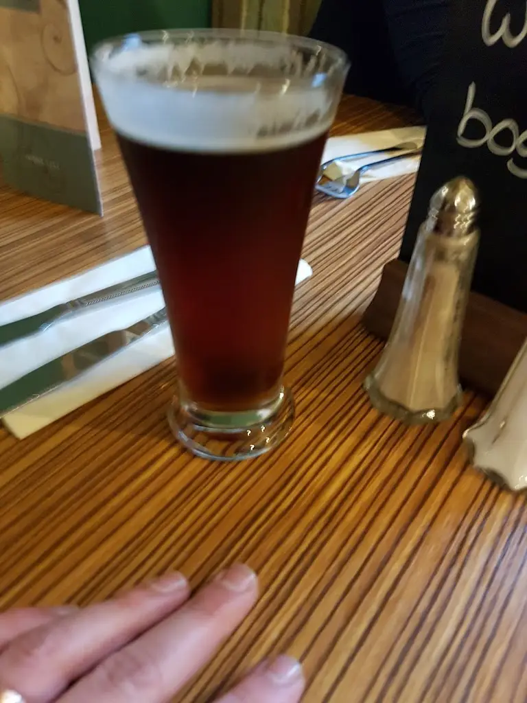 Zvi Levitas_Bogan's Bar_Omagh_review