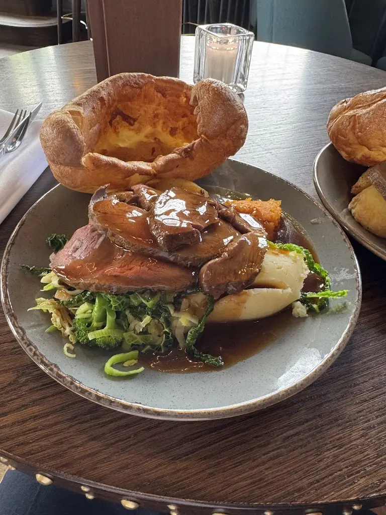 Paul Barratt_The Churchill Tree_Alderley Edge_review