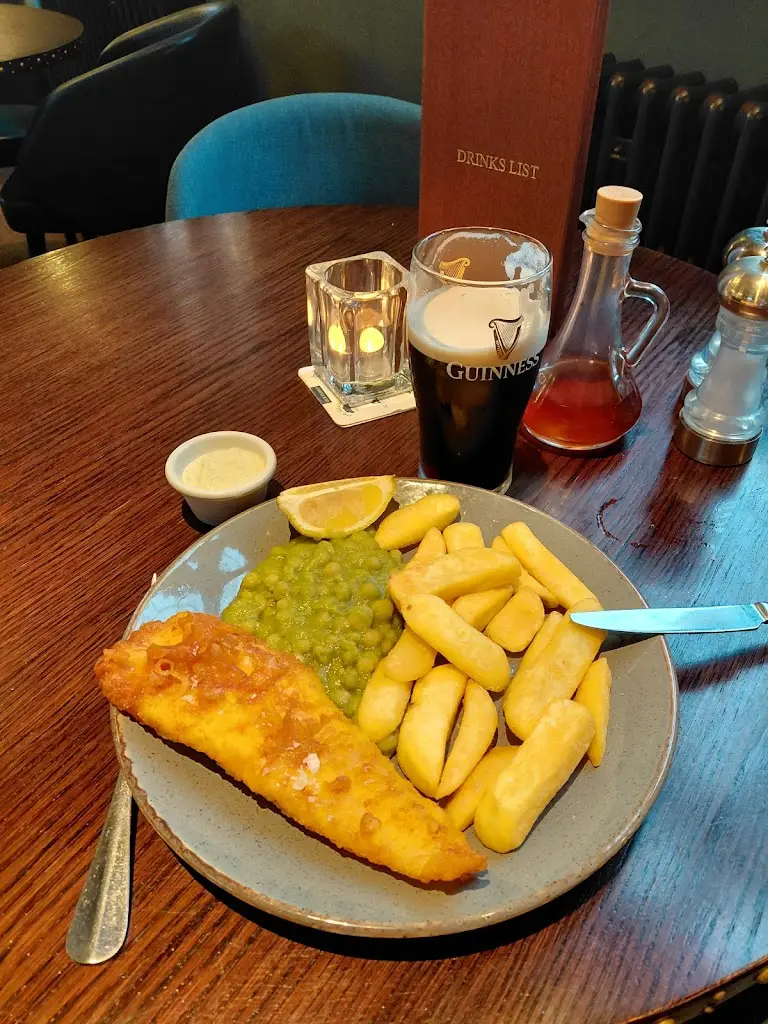 malcolm horn_The Churchill Tree_Alderley Edge_review