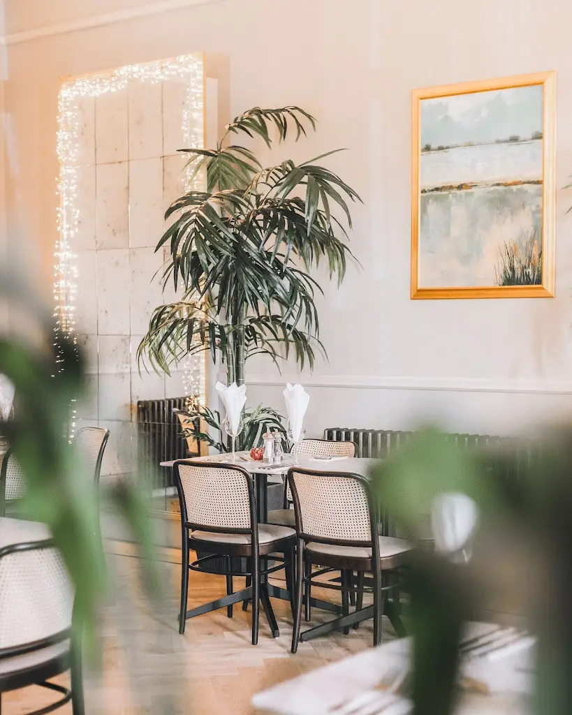 The Churchill Tree_Alderley Edge_slider_image_1