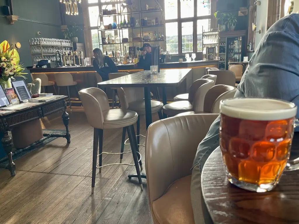 The Churchill Tree_Alderley Edge_slider_image_3