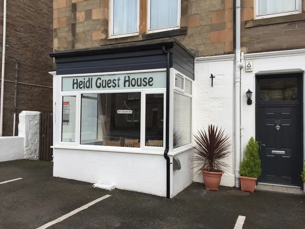 Heidl Guesthouse restaurant in Abernethy