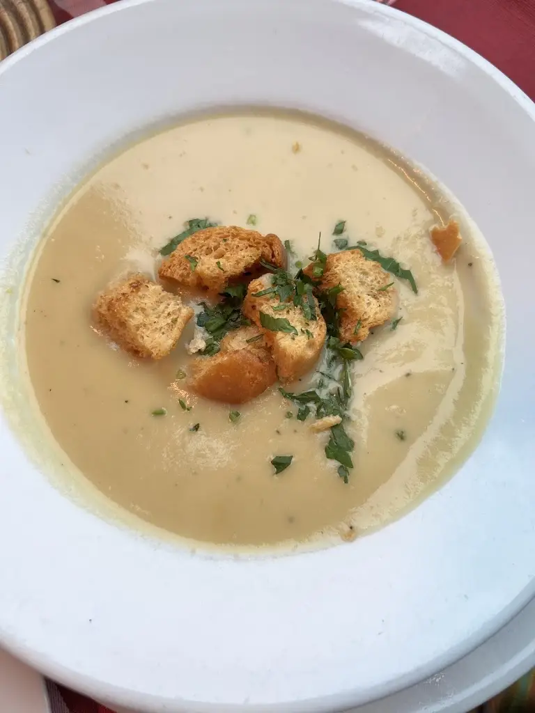 Stacy Stark_Cafe Tabou_Abernethy_review