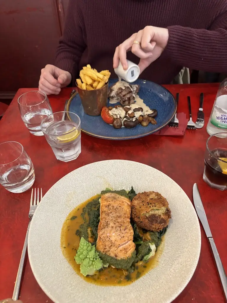 Angela Luna_Cafe Tabou_Abernethy_review