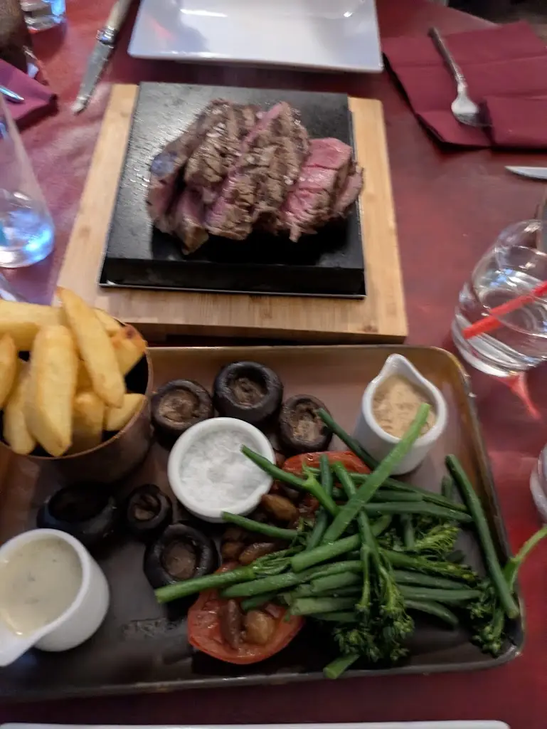 Nicolas Newbold_Cafe Tabou_Abernethy_review