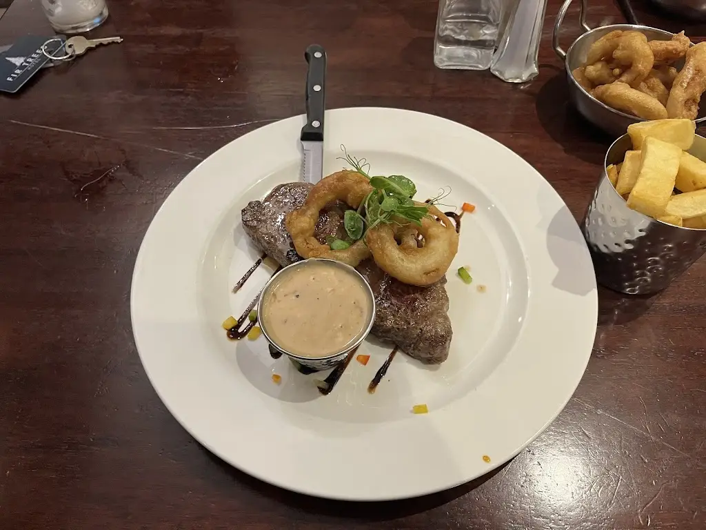 Joe Cloonan_Fir Trees Hotel_Strabane_review