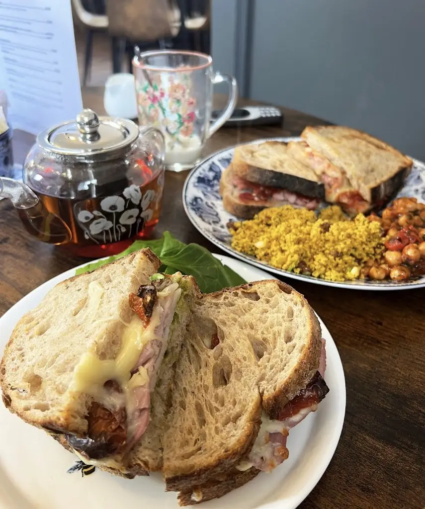 Kelly Connolly_The Thirsty Filly @ The Old Schoolhouse_Strabane_review