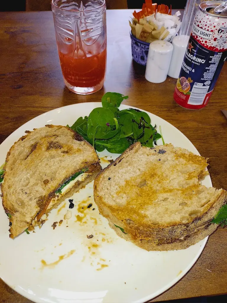 Shea Gallagher_The Thirsty Filly @ The Old Schoolhouse_Strabane_review