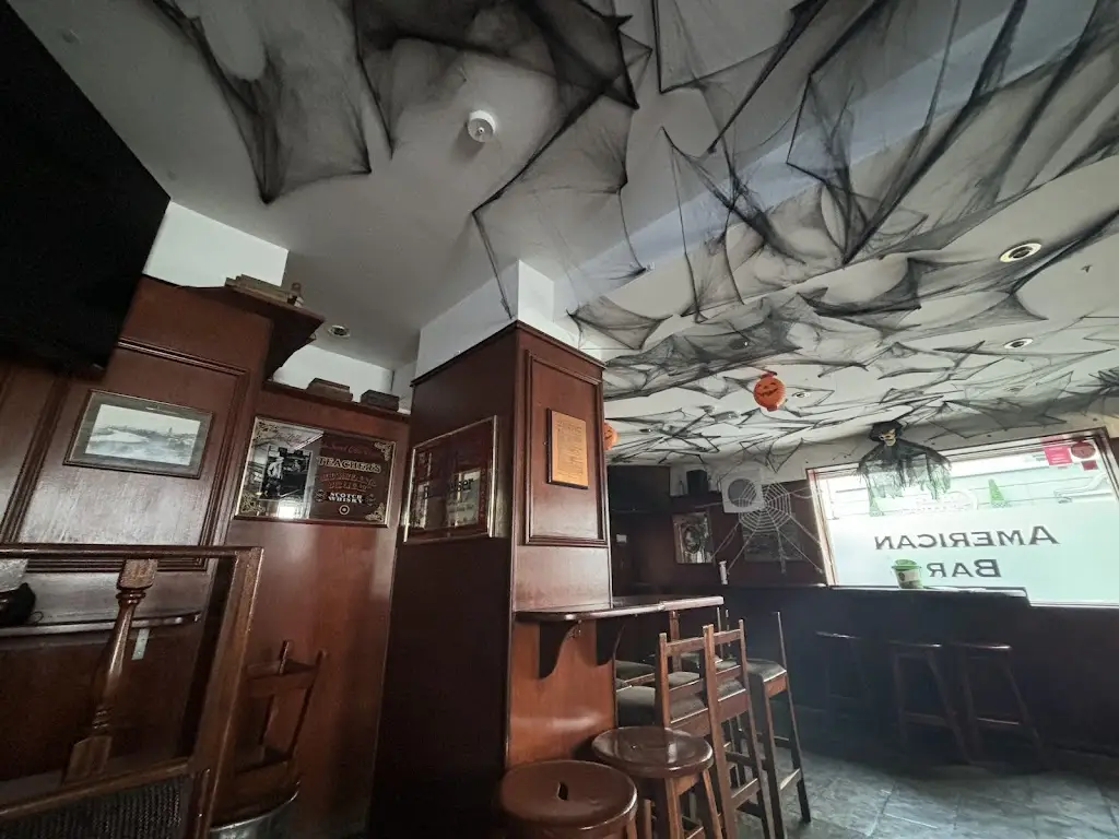 emma benson_Dixies Bar_Strabane_review