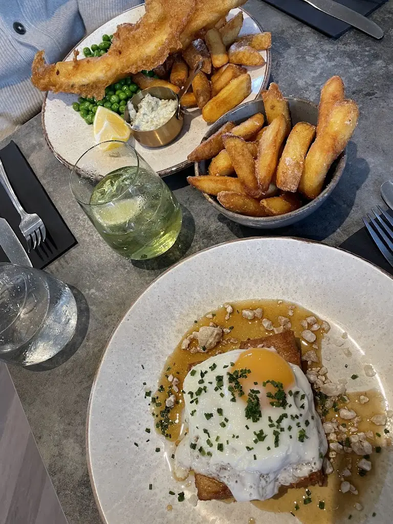 Bistro 19_Addiebrownhill_slider_image_3