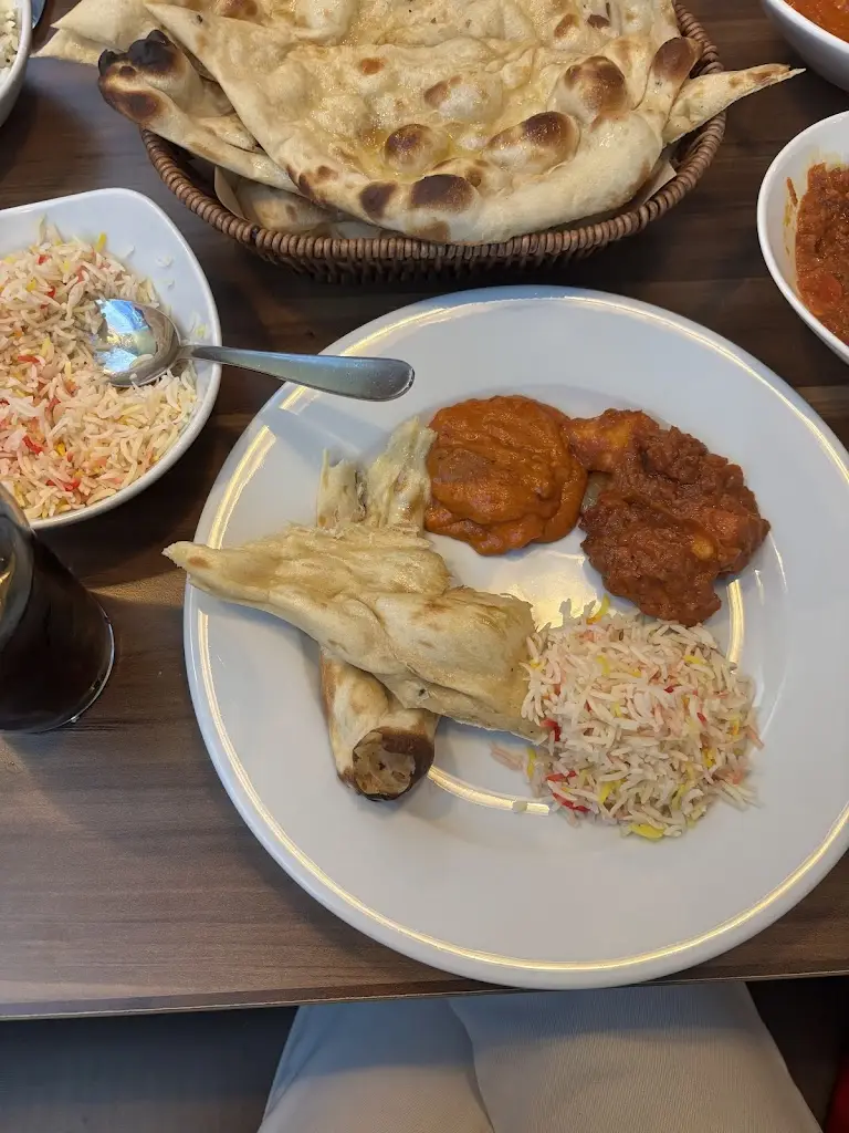 Eliza T _Aroma Restaurant & Bar_Addiebrownhill_review