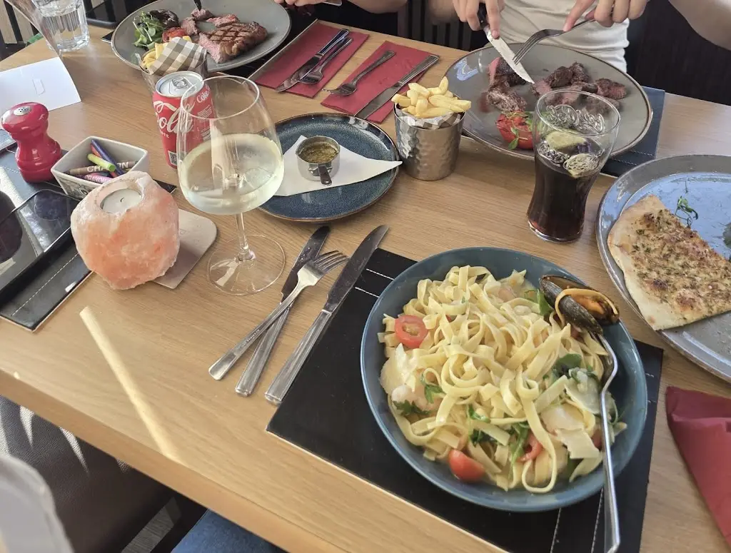 Miki London_La Fortuna Restaurant and Pizzeria_Annan_review