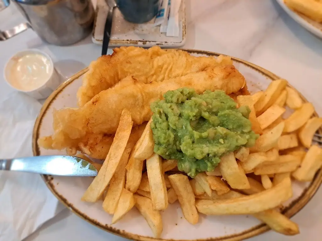 Charlotte Nightingale_The Cafe Royal_Annan_review