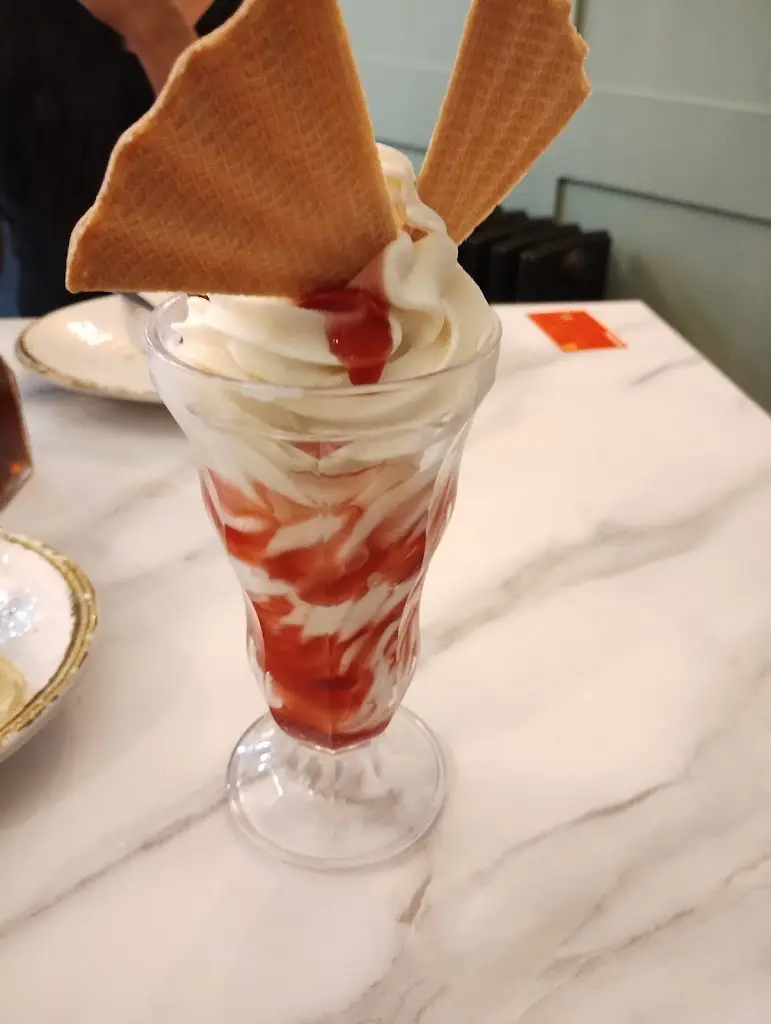 Jamie Titchener_The Cafe Royal_Annan_review