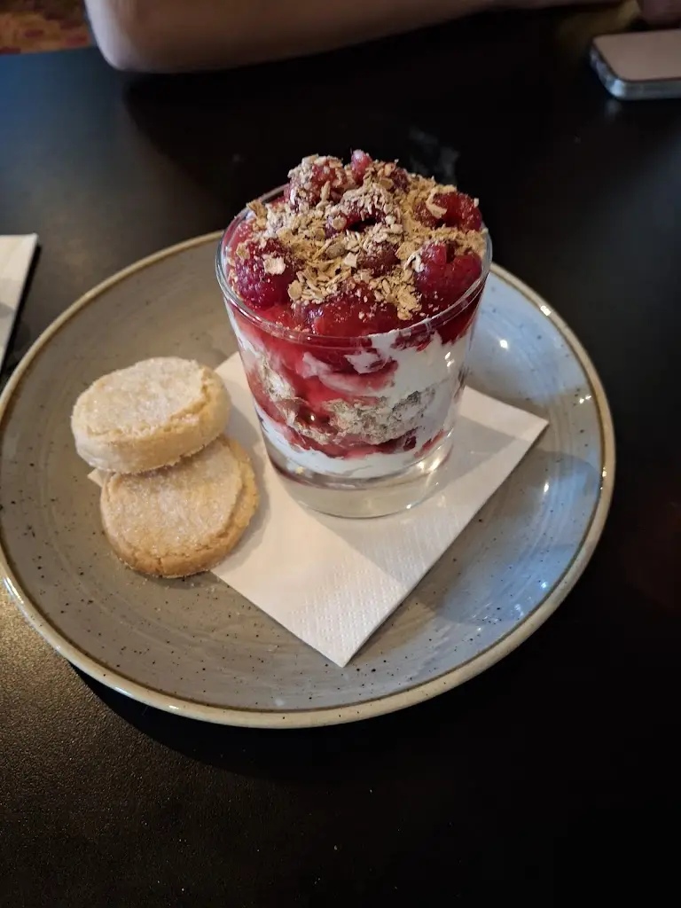 Chance Peloquin-Epp_THE BISTRO_Aberdeen_avis