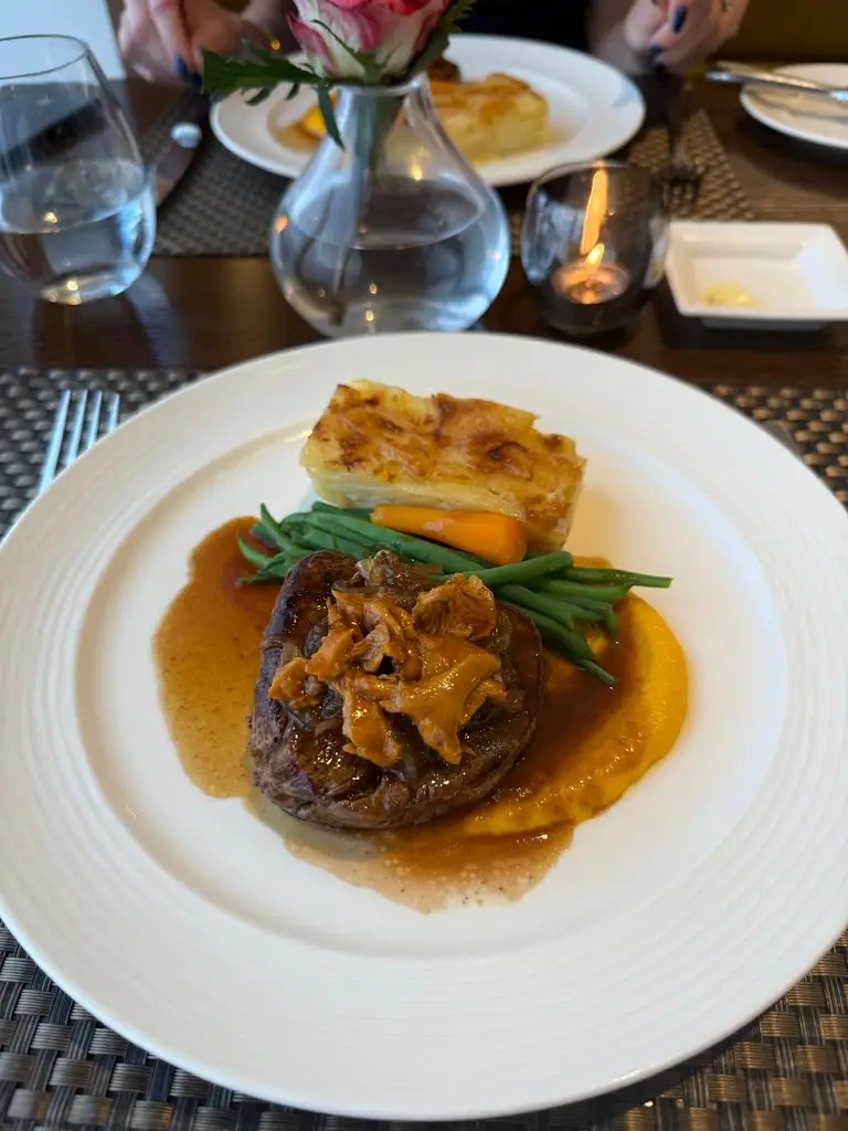 Monika Svobodova_Collinsons Restaurant_Angus_review