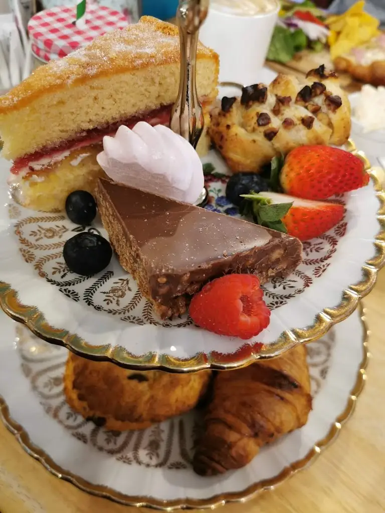 Vin-Tealicious_Angus_slider_image_2