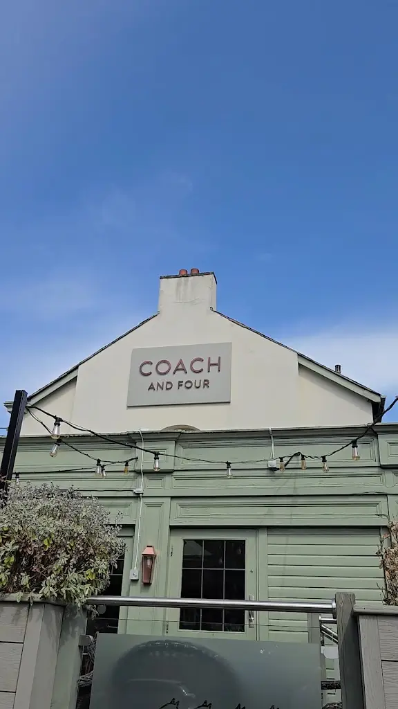 Lou Lou_Coach & Four_Alderley Edge_review