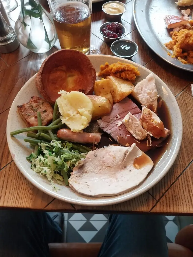 Chris Mclaren_Coach & Four_Alderley Edge_review