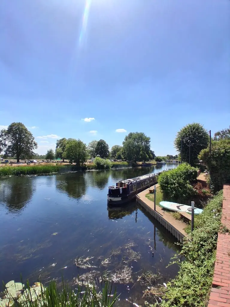 Arthur Ratcliffe_The Frog_Bidford-on-Avon_review