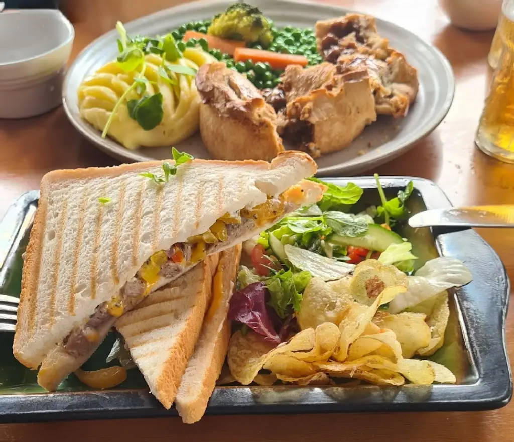 glyn moore (ytgvmtv)_The Frog_Bidford-on-Avon_review