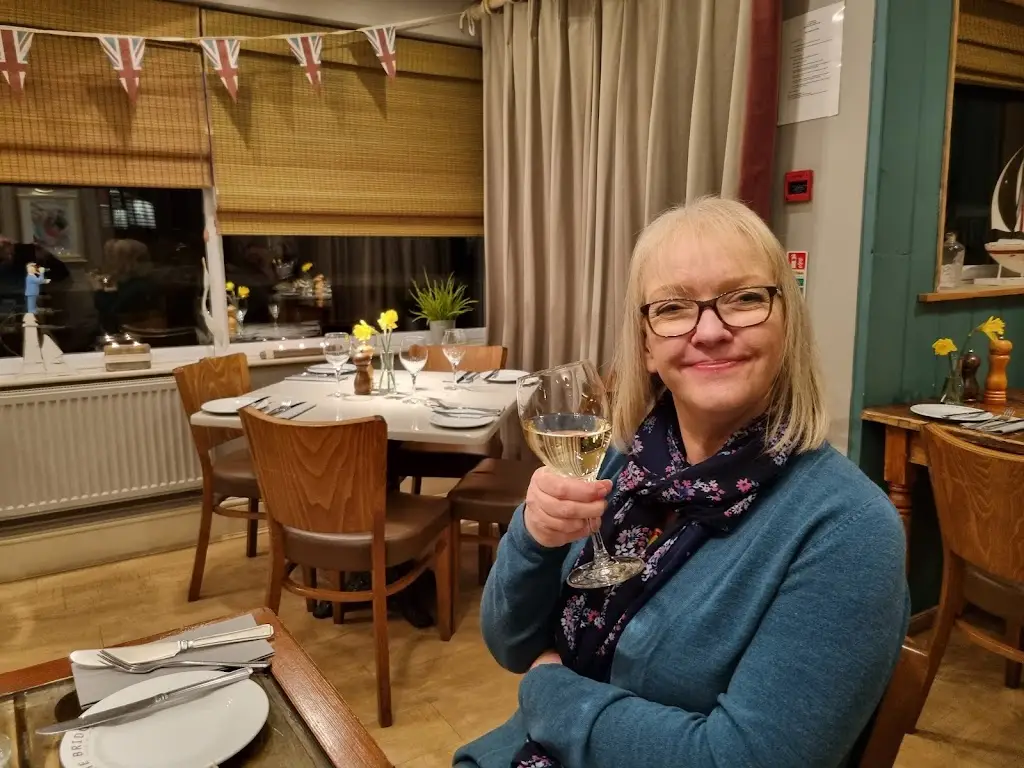 Spencer Hughes-Morris_The Bridge_Bidford-on-Avon_review