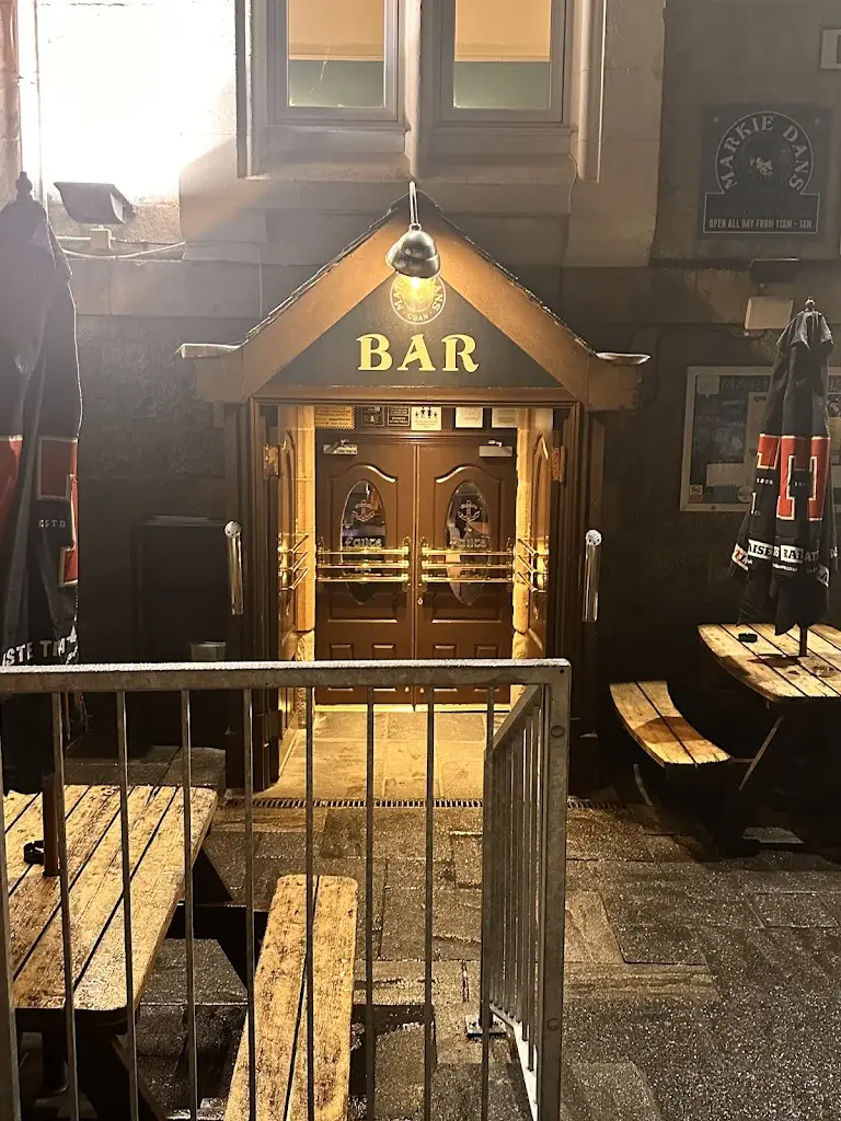 Tyler Glover_Markie Dans_Argyll and Bute_recensione