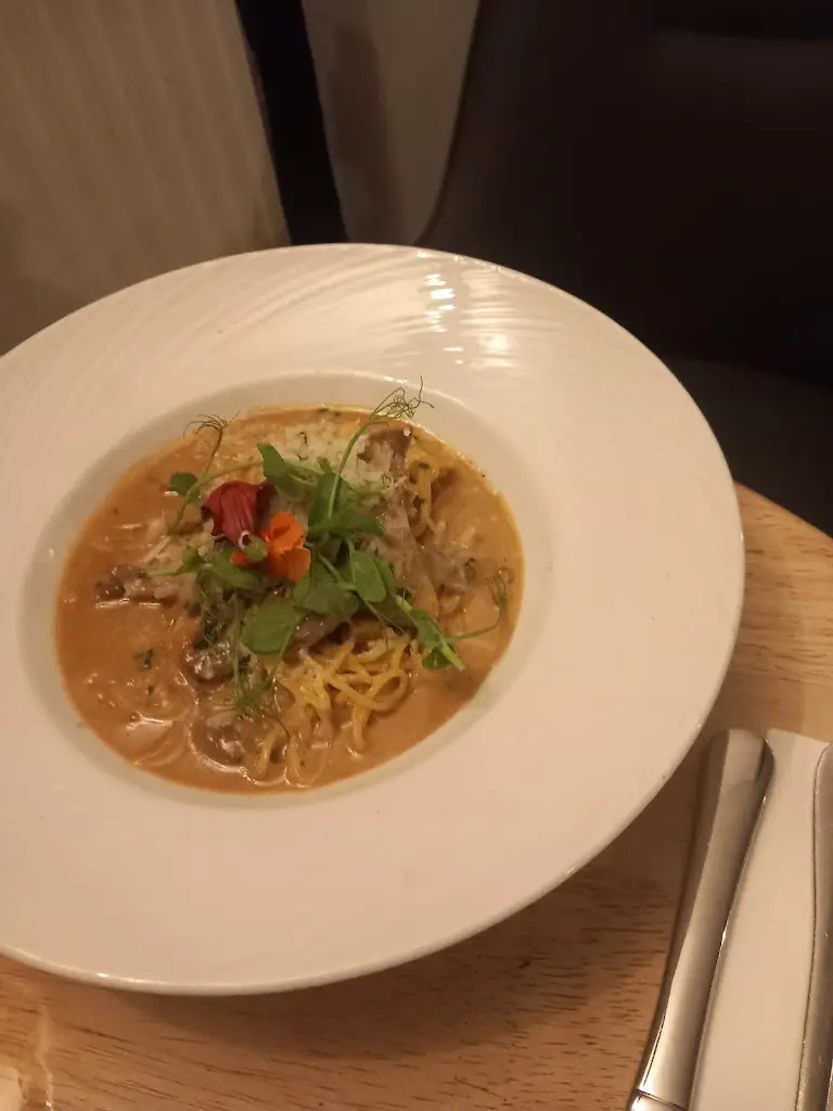 tracey edwards_The Tavern, Broom_Bidford-on-Avon_review