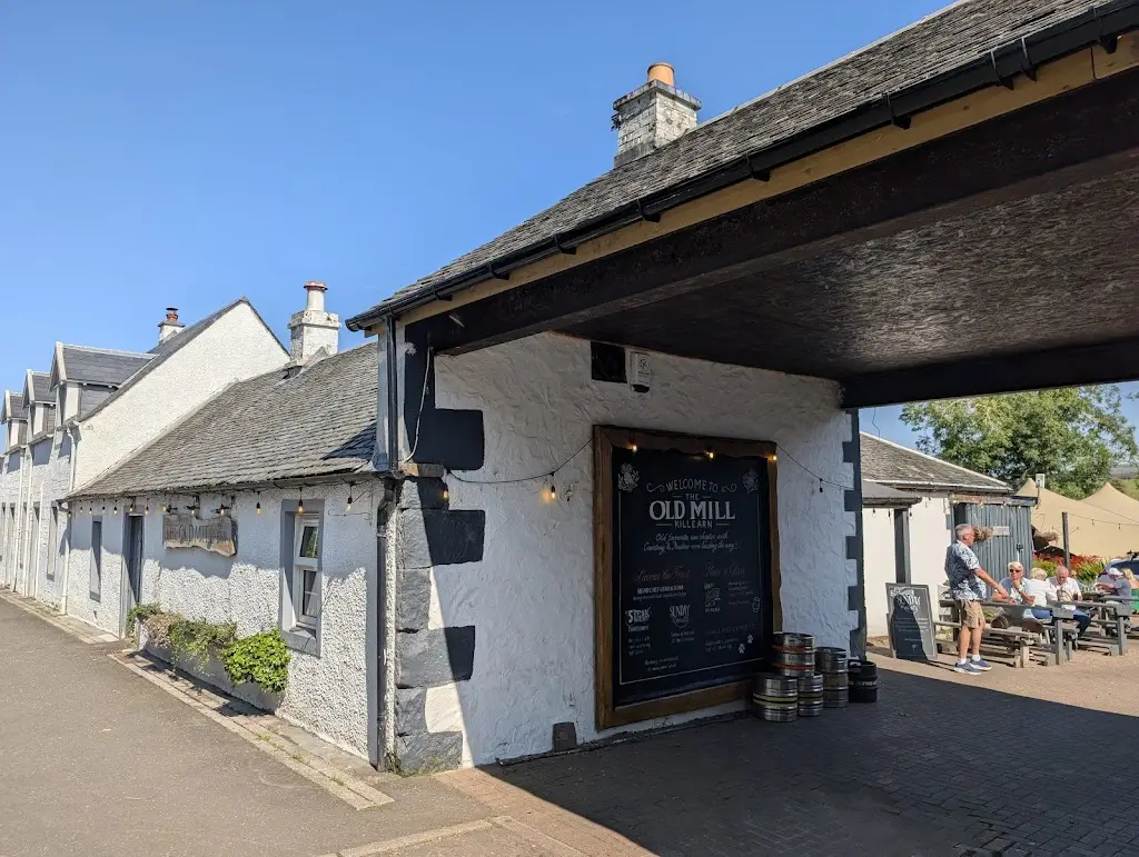 Adrian Lunsong_The Old Mill_Balfron_review