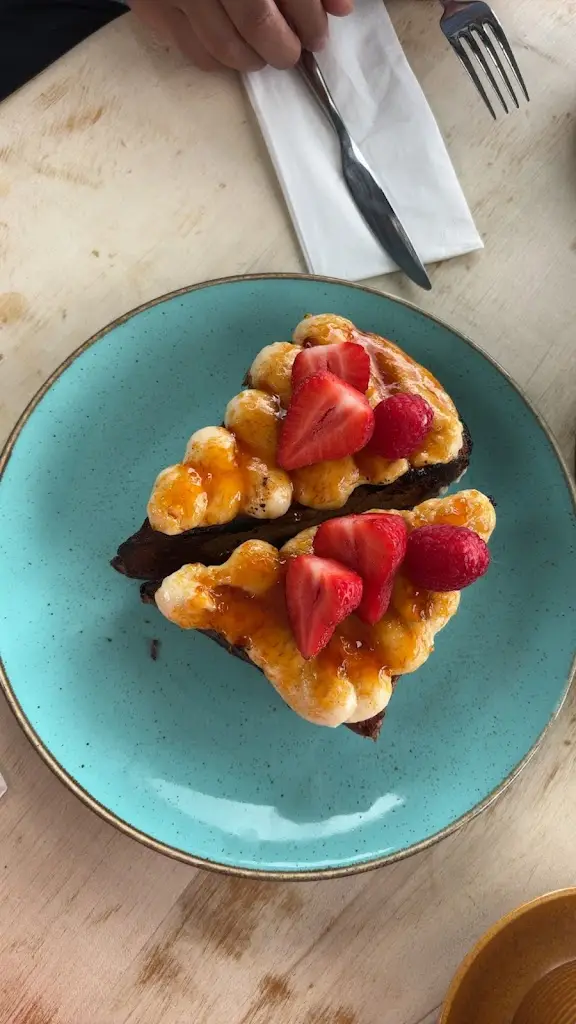 ayat hassan_The Kitchen Window Killearn_Balfron_review