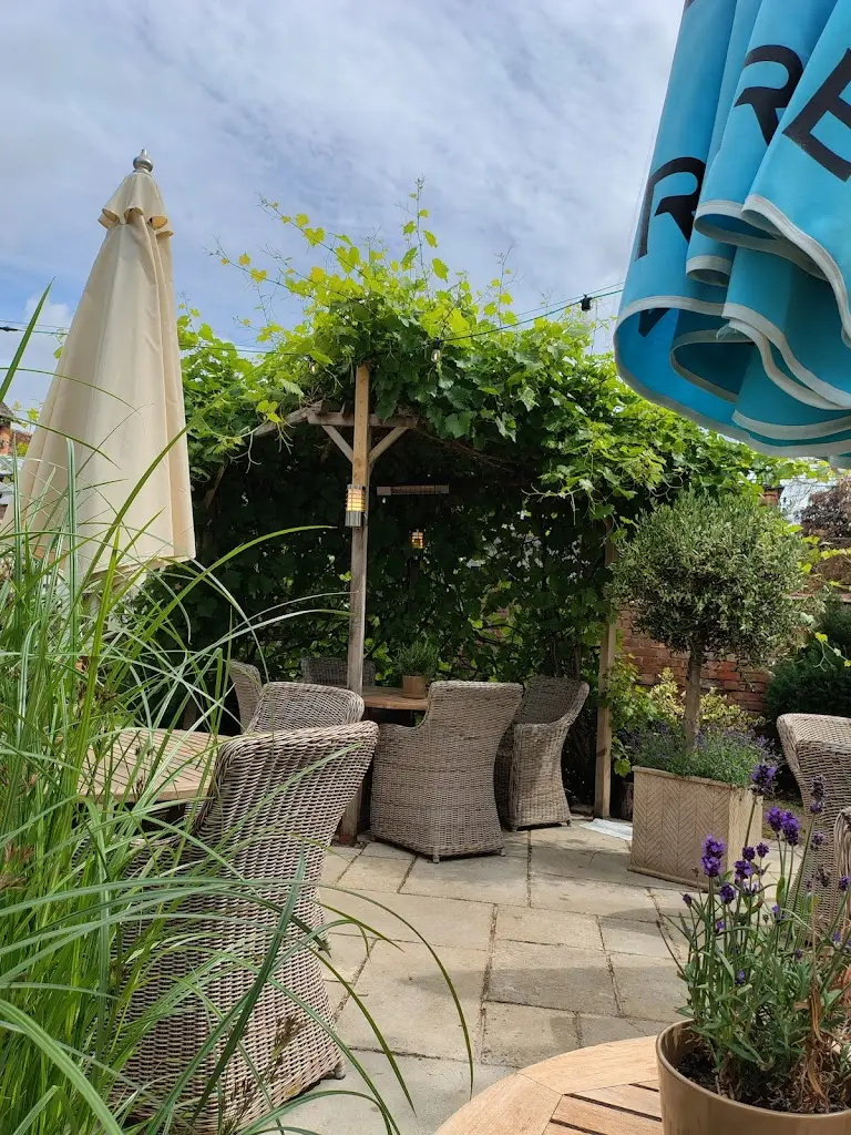 Zena Schtyk_The Bell Inn, Welford on Avon_Bidford-on-Avon_review