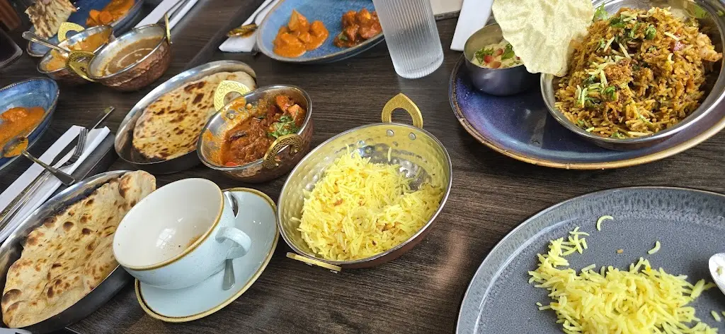 Hussain Alhinyami_Bombay Club_Auchterarder_review