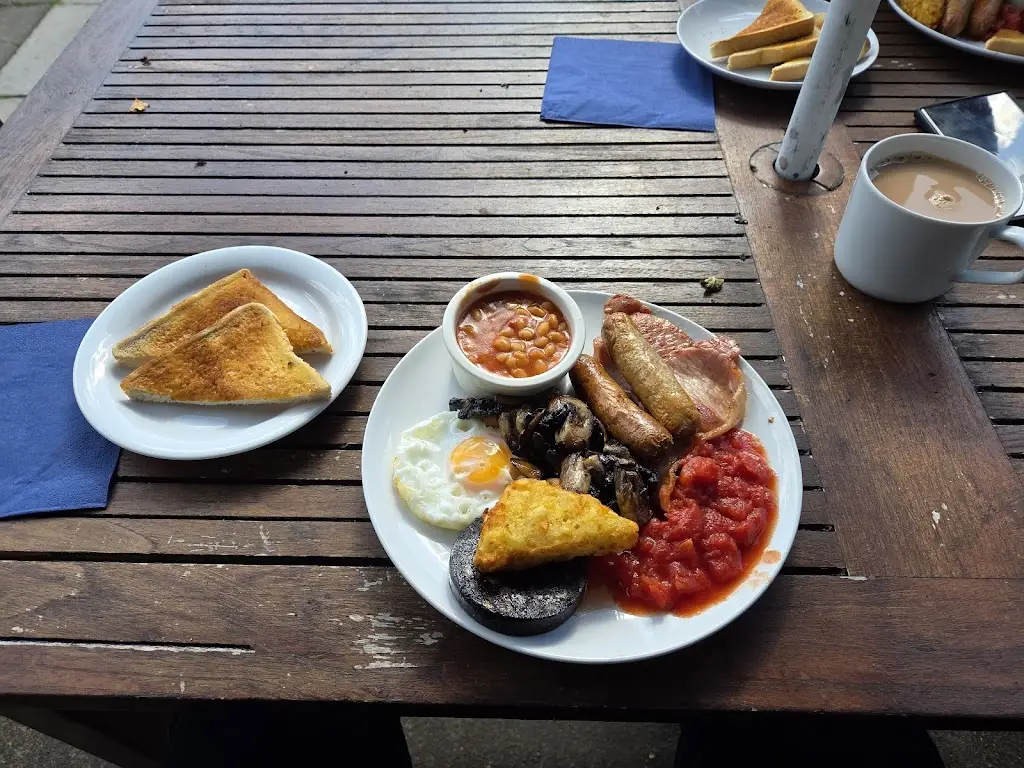 Lee Martin_Wings & Wheels Cafe_Bidford-on-Avon_review