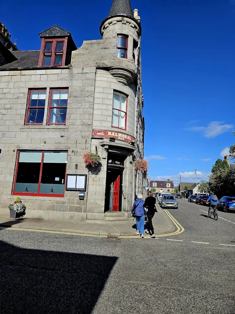 Ron Thompson_The Balmoral Bar_Ballater_review