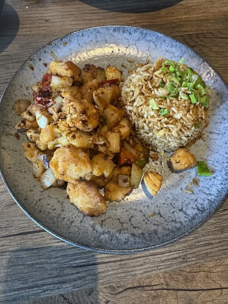 Miles Chicoine_The Cotton House_Banknock_recensione