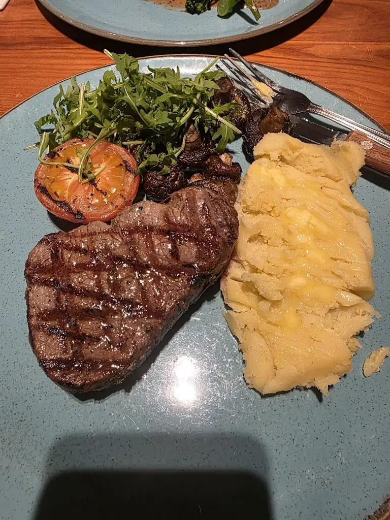 Simon Gloster_Coorie In @ The Black Bull_Banknock_review