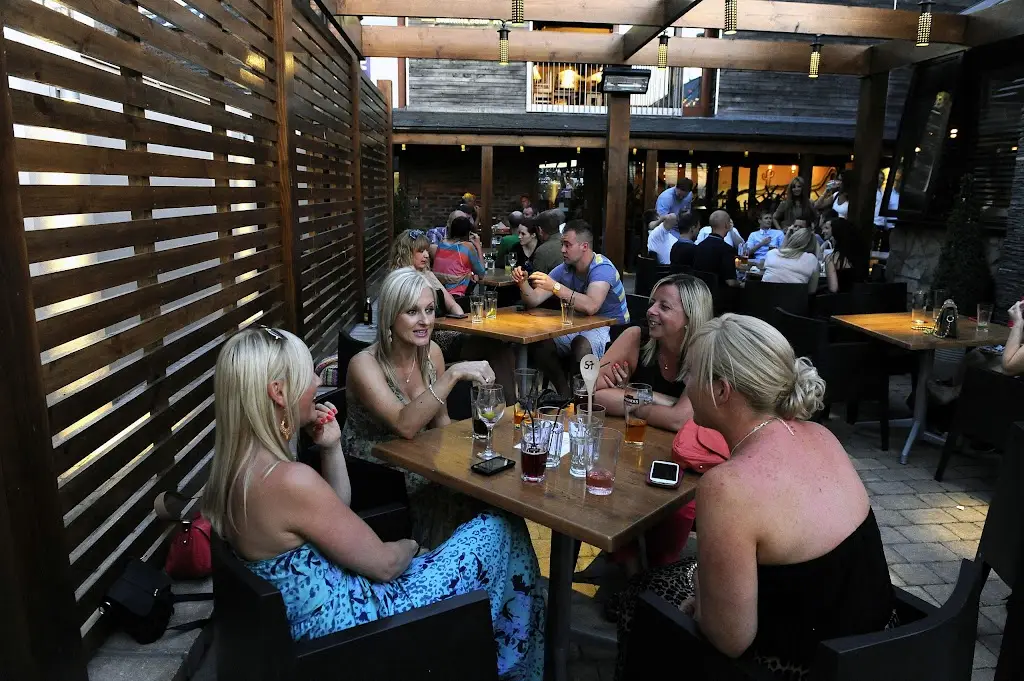 Behind The Wall ristorante a Banknock