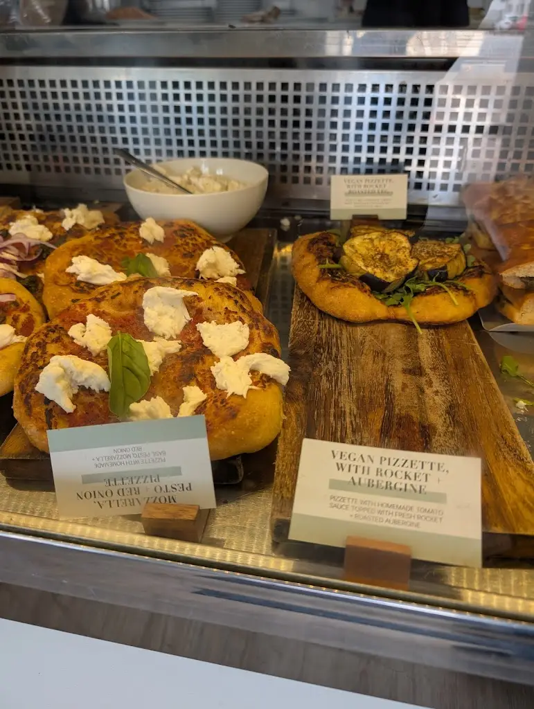 Peter Terpening_Cafe Biagiotti_Beauly_review