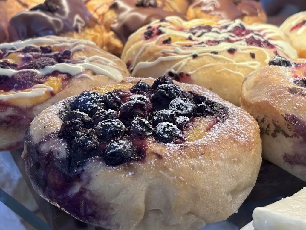 Art Abuda_Cafe Biagiotti_Beauly_review