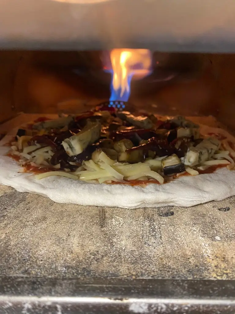 COTS Stonebaked Gourmet Pizza_Beauly_slider_image_3