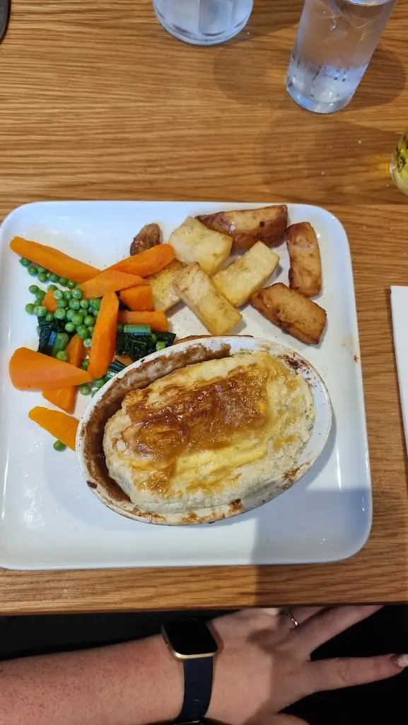 Ash Lee_Massimos At The Log Cabin_Bargeddie_review