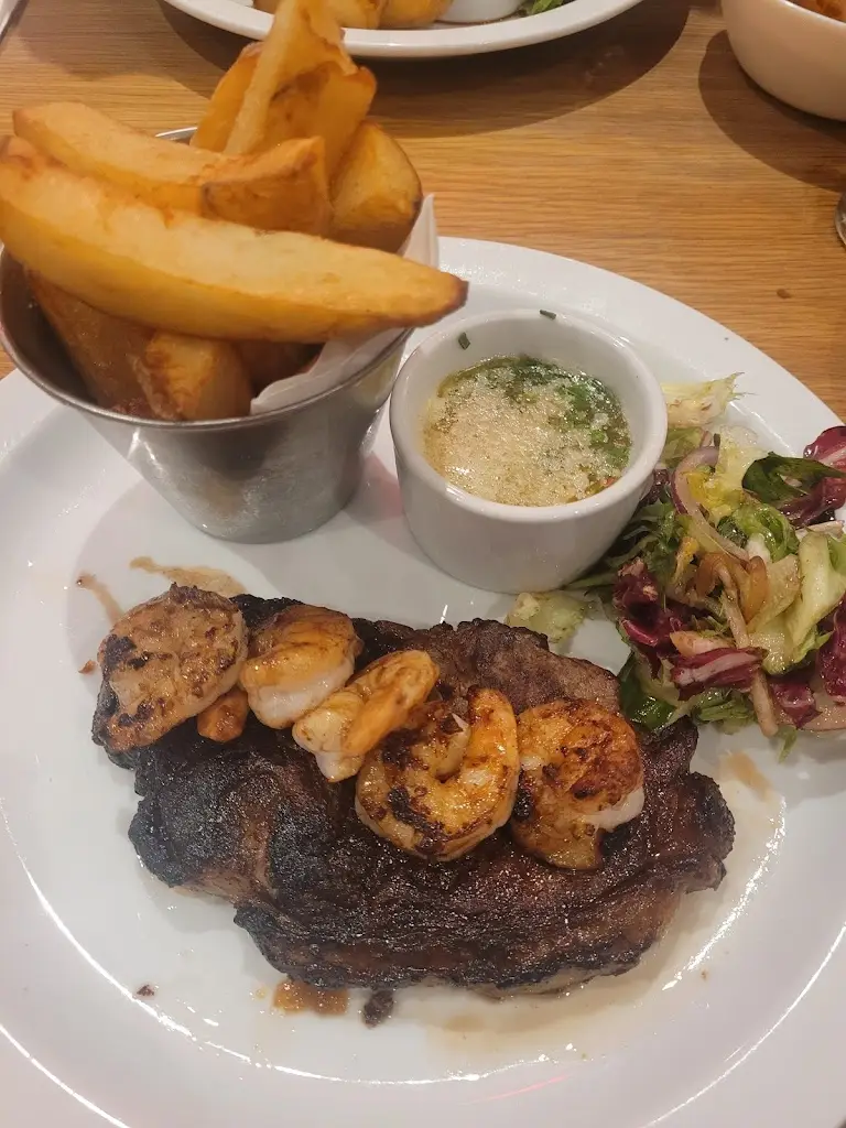 Massimos At The Log Cabin_Bargeddie_slider_image_3