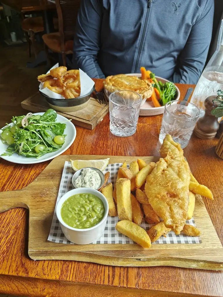 Amalie Slot Sørensen_The Ghillie Restaurant_Biggar_review