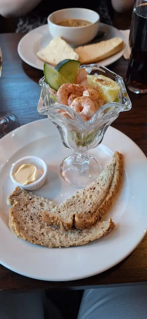 Debra Reader_Bumble Bee_Blackwood_review