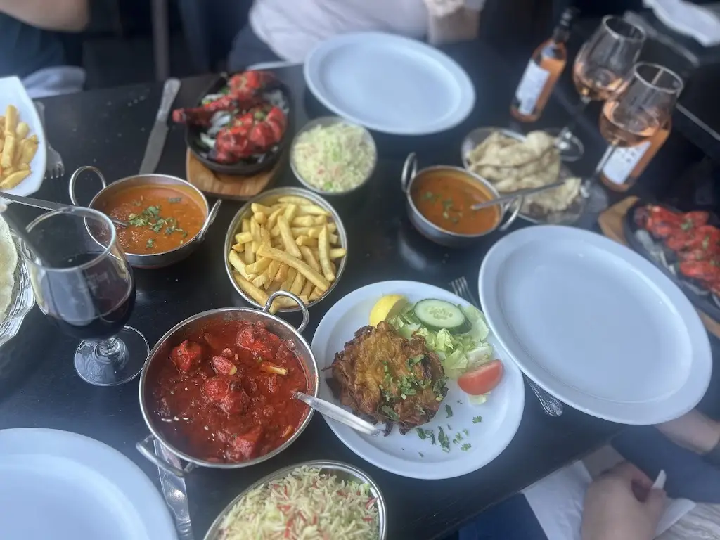 Kayla G_Tamanna Indian_Aviemore_avis