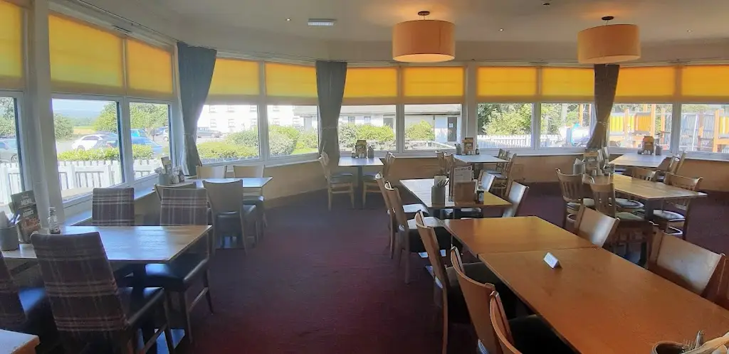 Dennis Smalley_Pirnhall Inn Brewers Fayre_Bannockburn_review