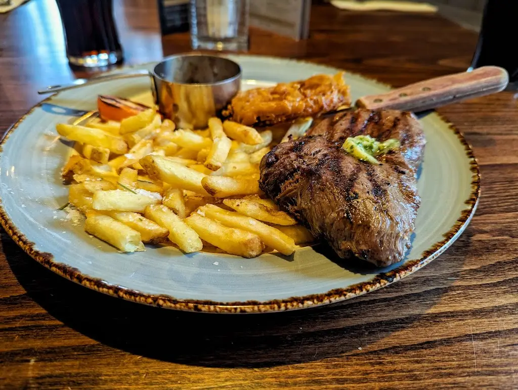 Ryan Hamilton_Springkerse View_Bannockburn_review