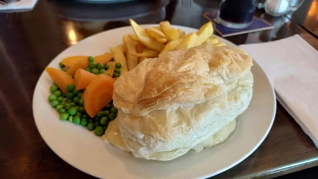 Nathanael J. Horbank_The Village Inn_Bridge of Earn_review