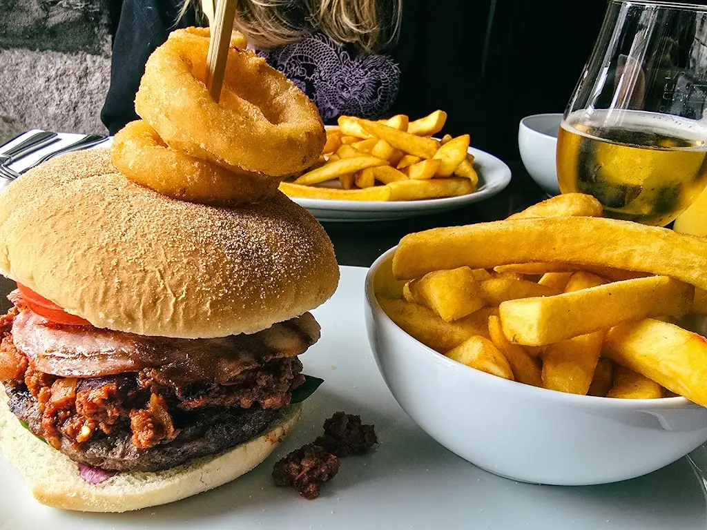 Damian Kurczyk_The Village Inn_Bridge of Earn_review